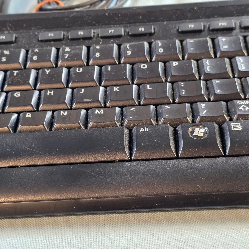 Microsoft Wired Keyboard 400 v1.0 Model 1366 and Optical Mouse Black USB Set